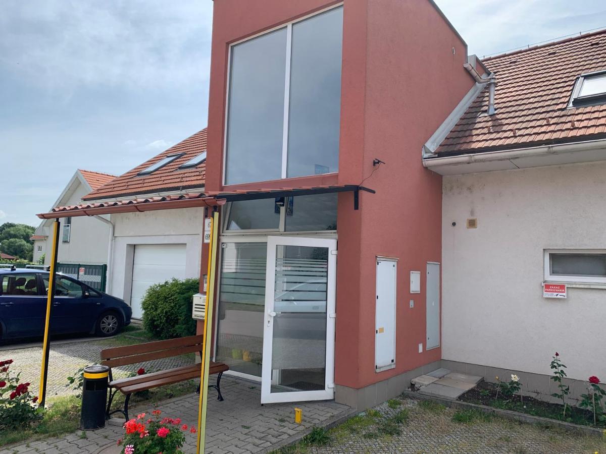 Apartment Biely Kostol Εξωτερικό φωτογραφία